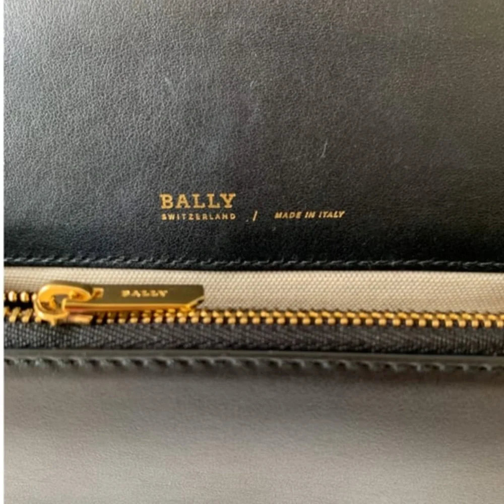 👜 BALLY Ladies Janelle Buckle Shoulder Bag - Picture 8 of 10